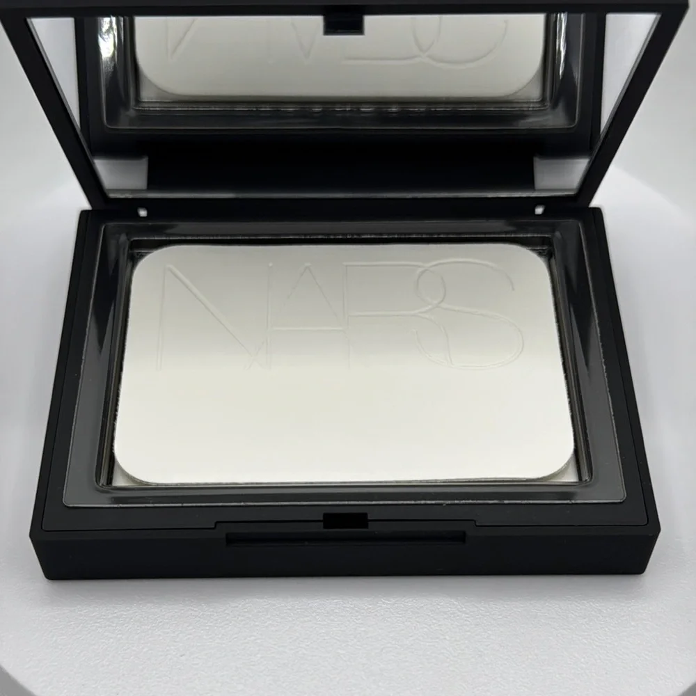 NARS Light Reflecting Setting Powder - Picture 3 of 6